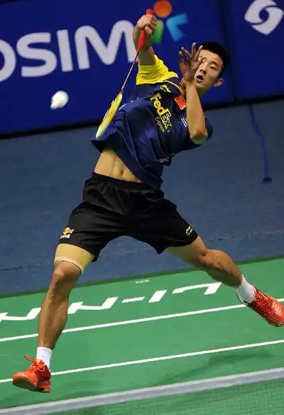 组图:谌龙回球潇洒凌厉 强力扣杀显超新星气质