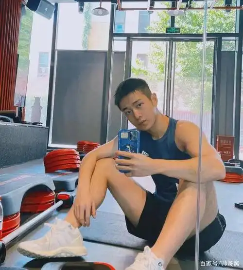 大一同学体育生,校园里的小鲜肉男孩,阳光帅气可爱坏坏的