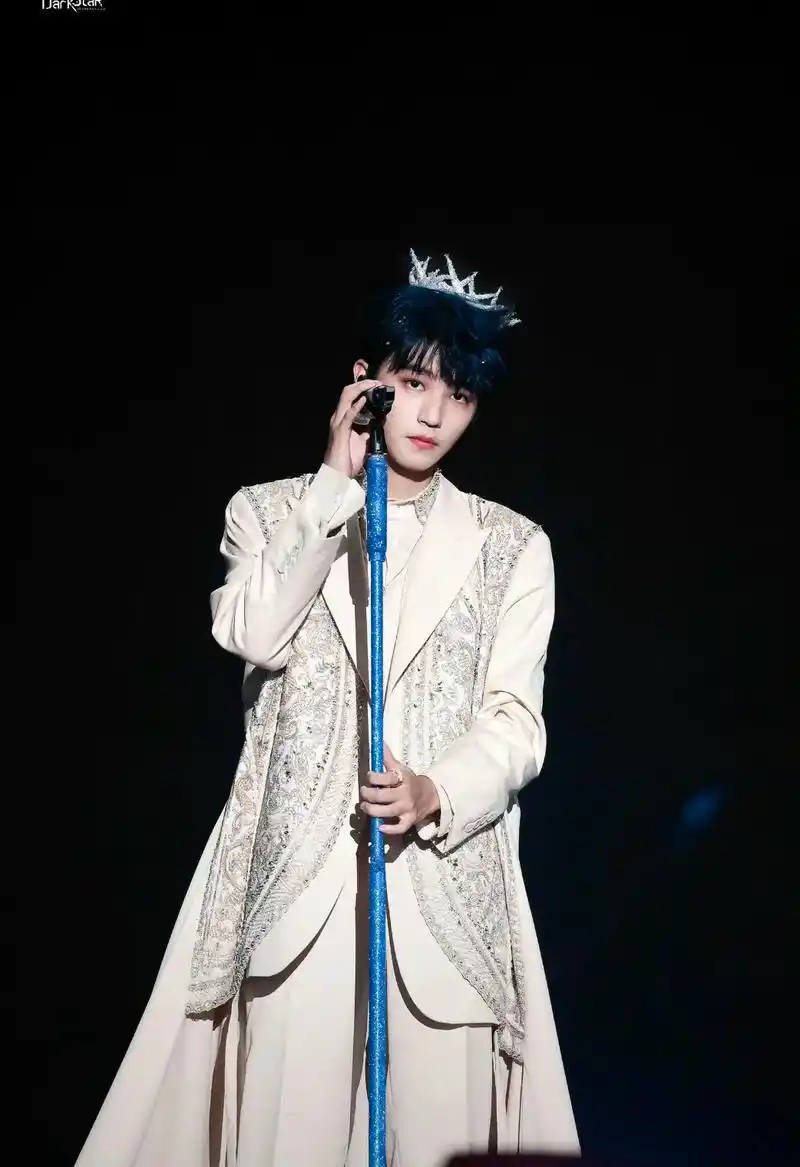 王俊凯王冠造型图 #王俊凯 #王俊凯封神高清图片 这才是 - 抖音