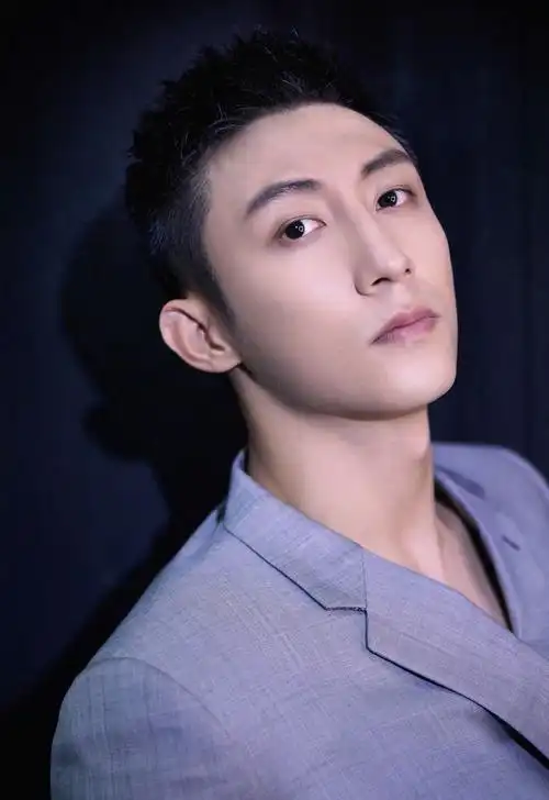 黄景瑜 帅气绅士气质时尚写真图片