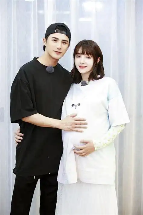 姜潮主演的电视剧姜潮与老婆结婚照