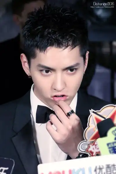 壁纸 明星 吴亦凡 帅哥 男神 小爷 | 你是我见过最美的风景| 你的微笑