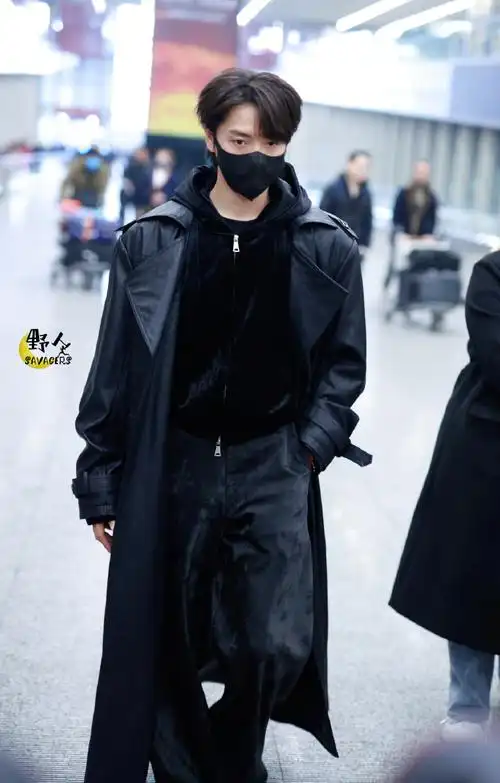 肖宇梁超话#肖宇梁时装周造型##肖宇梁人间手办#腿,大长腿野人看到