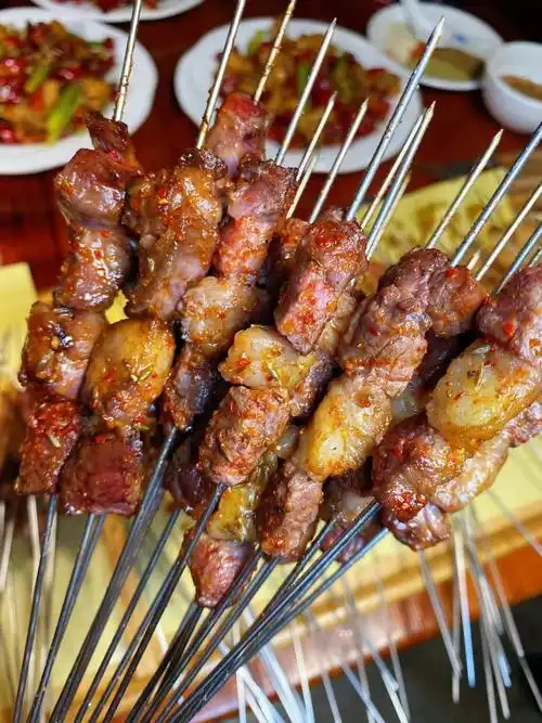 德云烧饼在长春竟然到这家吃烧烤!一天5000串明星都到打卡