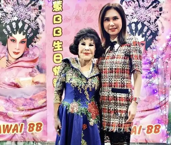 又一香港名老戏骨宣布移民,整容失败与丈夫恩爱近40年|林蛟_网易订阅