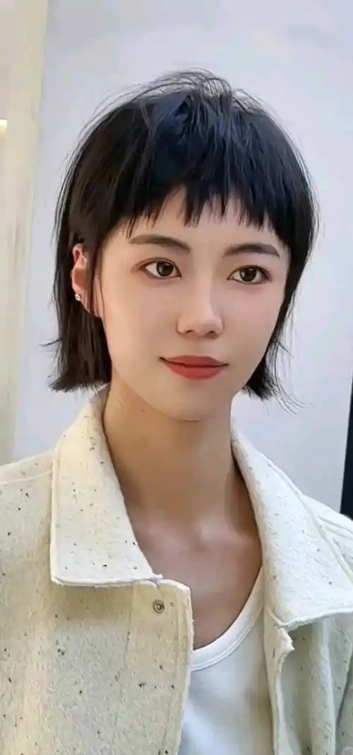 新时尚发型来了,爱美女性别错过,剪完让你大变样_短发_造型_的特点