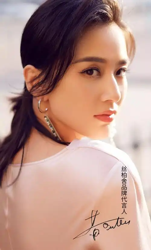 丝柏舍携手代言人黄圣依双十一盛装来袭