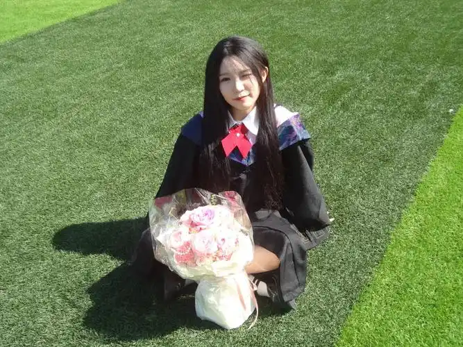 青春是无解的命题#学生时代 #毕业季 #女大学生 #学士服 - 抖音