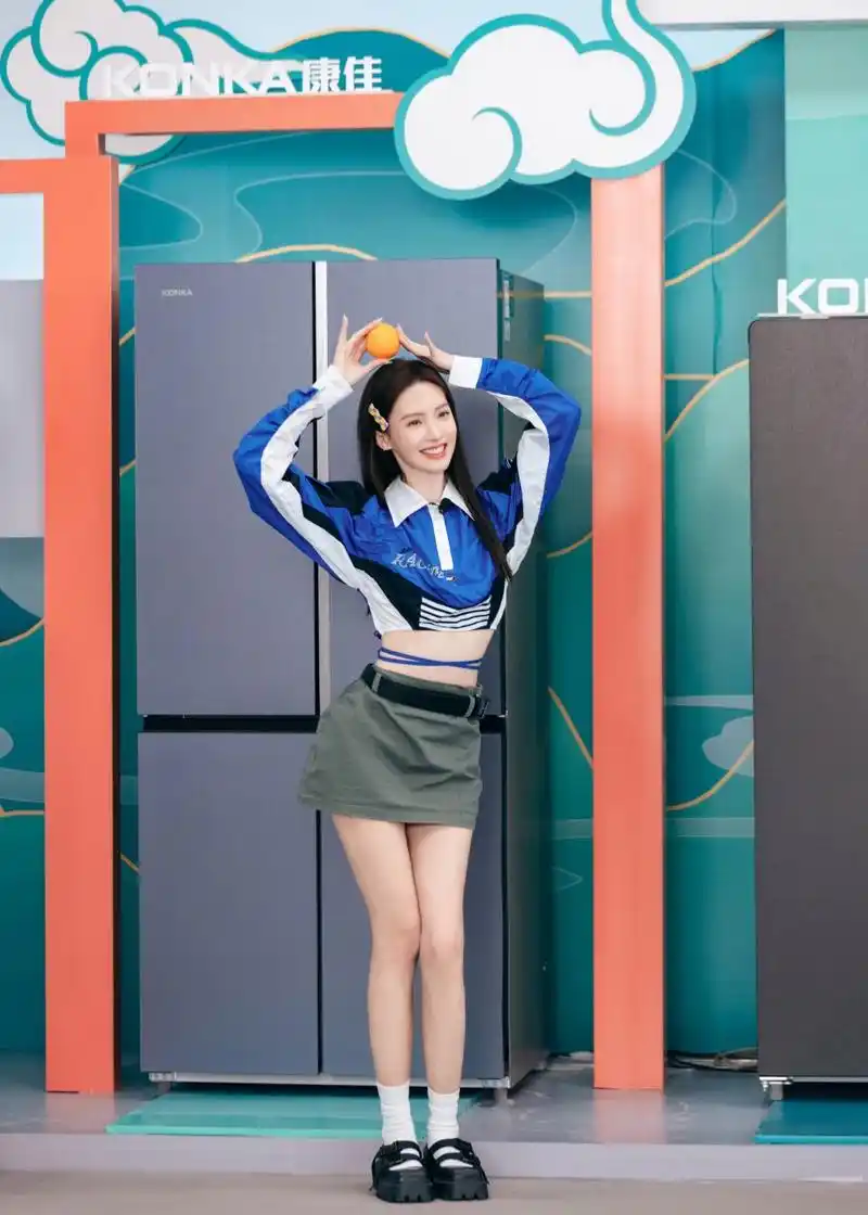 金晨美腿白袜～颜值超高吖