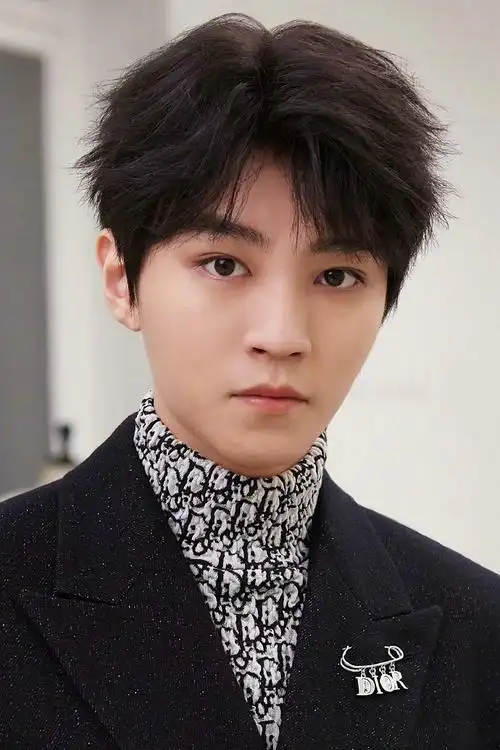 王俊凯 巴黎时装周