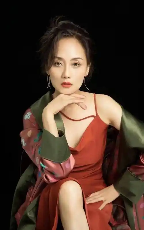 模特出身,身材火爆,入圈就"抢"了女演员的饭碗_李颖_气质_作品