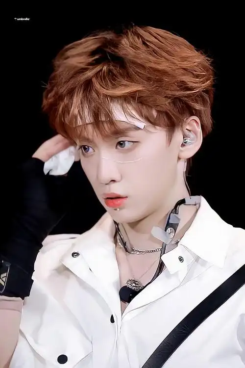 来点古早帖你手机里存的第一张有关余景天的照片是什么