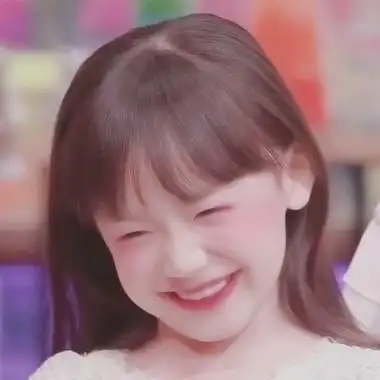 开怀大笑小女孩图片头像同一个小女孩可爱大笑图片高清头像