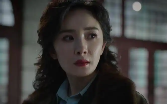 杨幂转型又失败了?新剧差评如潮,37岁脸就崩了,演技再遭审判