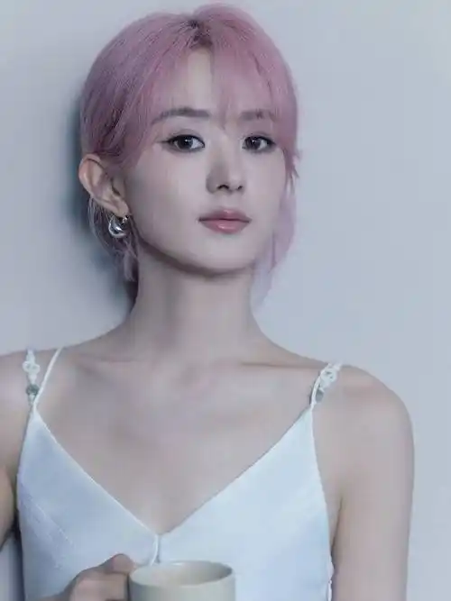 赵丽颖新发型简直美炸了这哪像37岁当妈妈的人分明是18岁