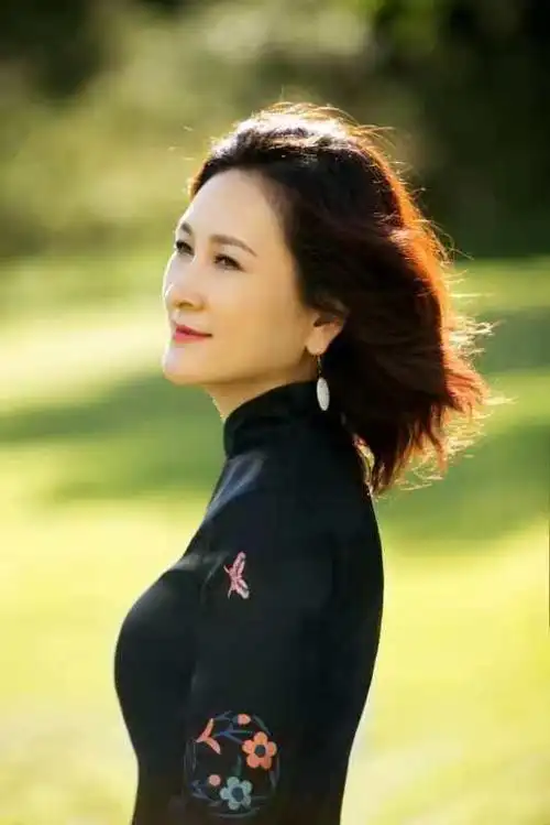 词曲创做已完成近两年的时间,首唱者是如今内蒙古草原当红实力派歌手