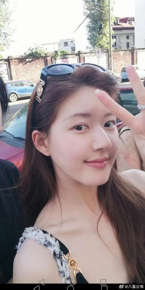 赵露思素颜合照