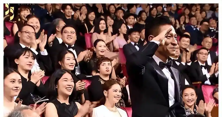 金马奖的封神时刻,梁龙唢呐一响,黄渤尬聊,吴君如手撕获奖名单_李安