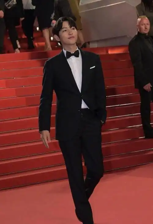 宋仲基身材很好