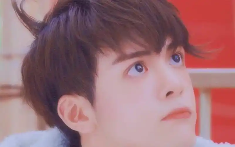 曾舜晞唉我在这儿我长得可爱呆萌帅气又多金你不服啊不服来咬我呀