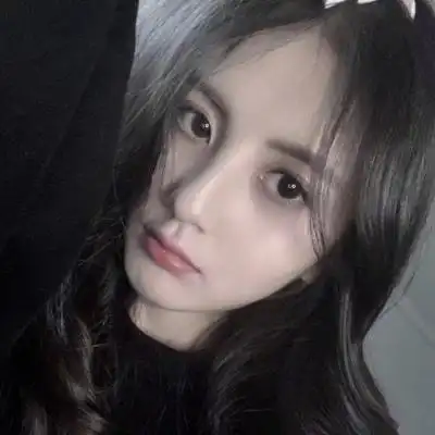 歪头杀自拍 女生头像 -得不到 又忘不了 最难熬