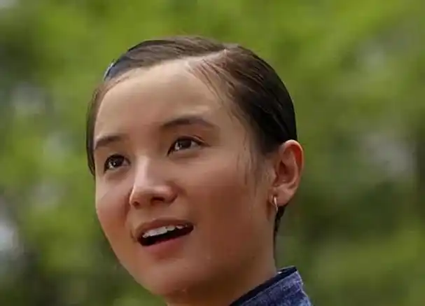 宋佳:被4个男人狂追,与5婚导演相恋5年,如今42岁还单身未婚