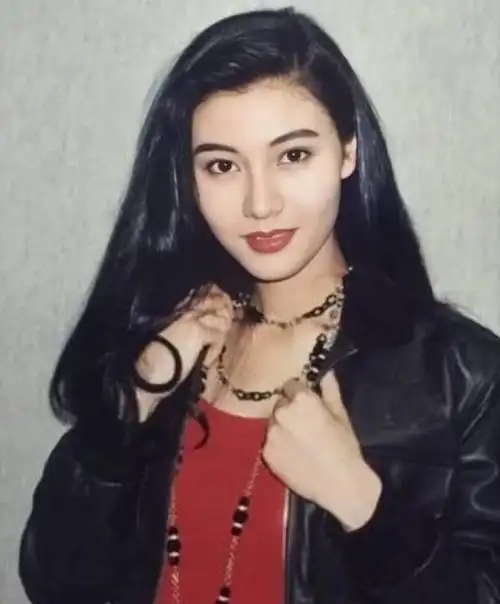 李嘉欣与许晋亨的后半辈子有着落了许建彤已经正式接管家族事业