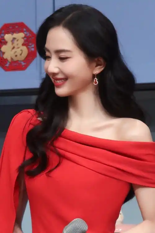 刘诗诗单肩红裙#刘诗诗和红色也太配了吧!