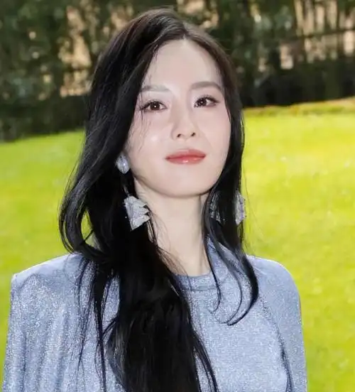 40岁唐嫣对比36岁刘诗诗,骨相老去和皮相老去的差距一目了然