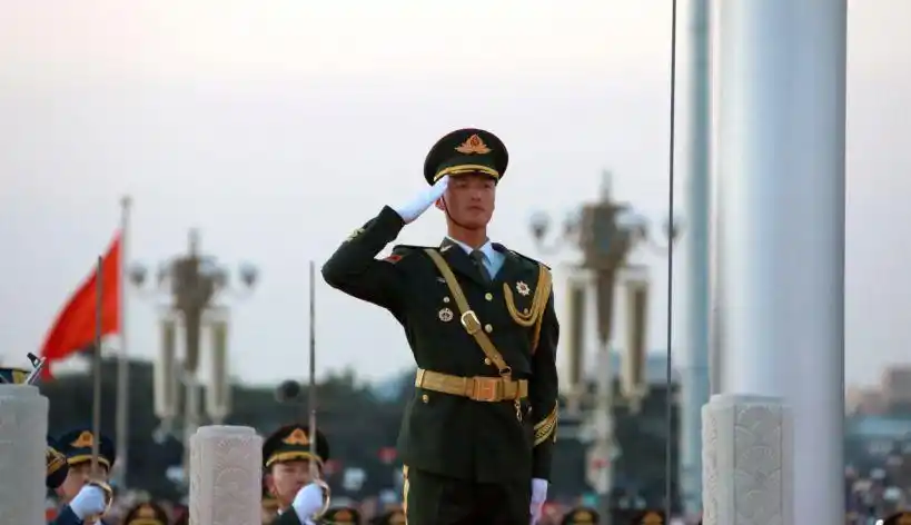 揭秘:仪仗队最帅国旗手 苦练本领彰显大国威仪