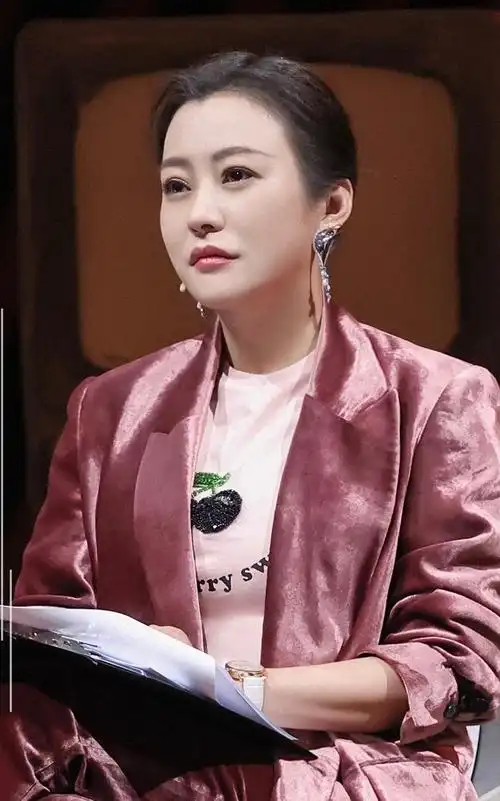 回顾郝蕾爱情婚姻都有泪独自带双胞胎生活离婚后和父亲和解