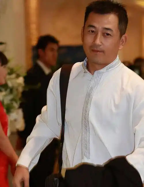 王志飞和张歆艺相恋7年分手后,转身娶小15岁娇妻,今婚姻状况如何_李健