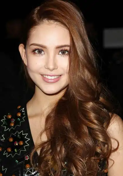 消息传出后,大家翻出其他好友po出的照片,突然惊觉昆凌的小腹似乎微微