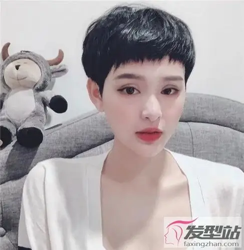 潮流风短发锅盖头 个性短刘海超短发_发型站_最新流行发型设计发型