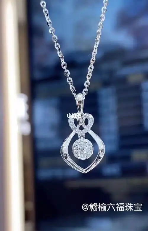 六福珠宝钻石吊坠亮聚系列