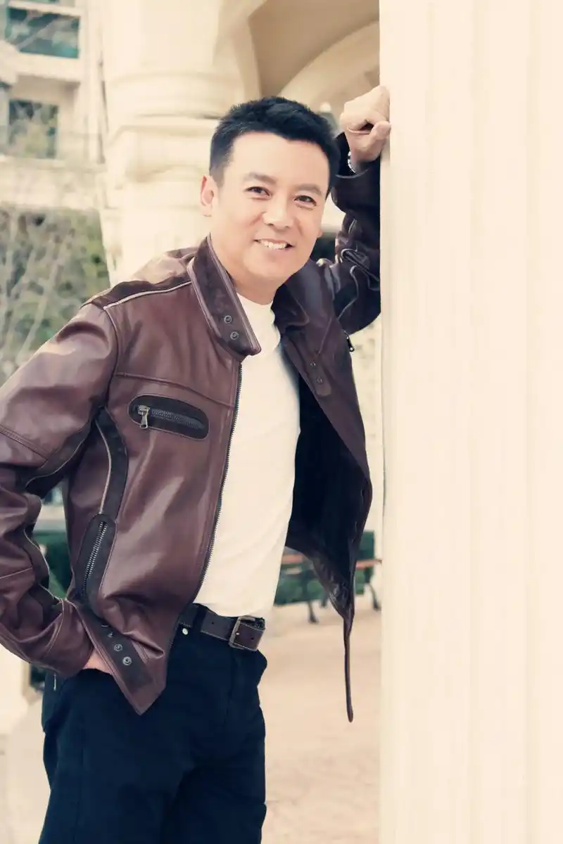 佟凡冬日明媚写真