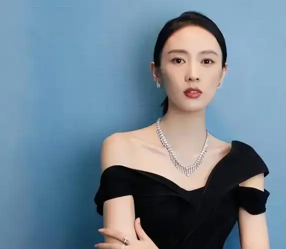 与张国立儿子恋爱过,后与大17岁富商结婚,童瑶人到中年事业红火_腾讯
