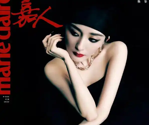 杨幂虎年事业开挂!新大片化浓妆"换脸"超霸气,当上副会长超牛