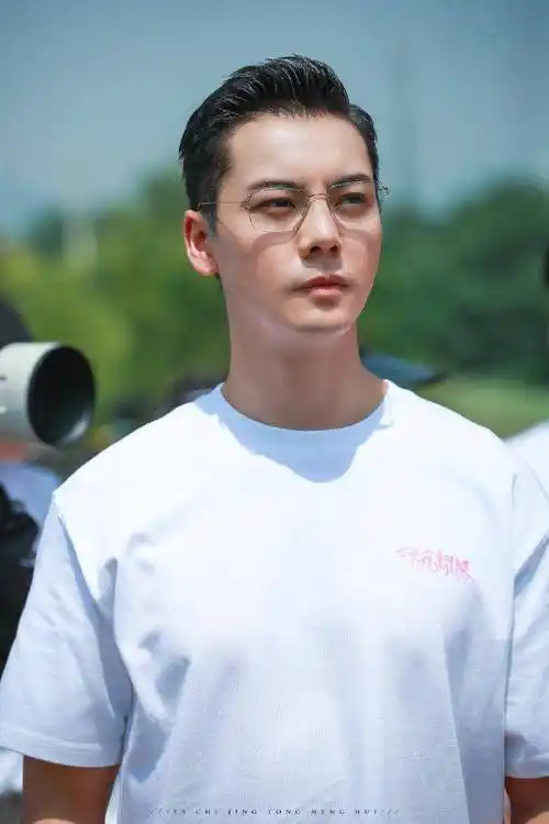 赵露思陈伟霆同框路透!俊男美女,身高差满分