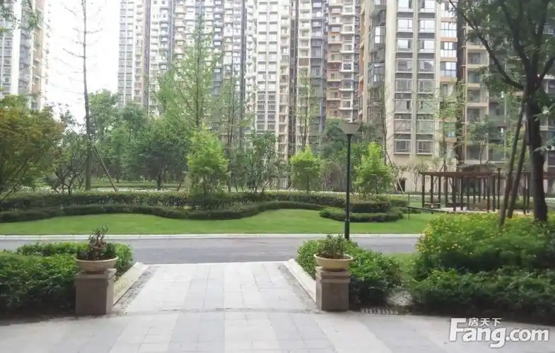 居家装修,户型方正,中低楼层,诚心出售,成都郫都郫县区五彩城二手房两