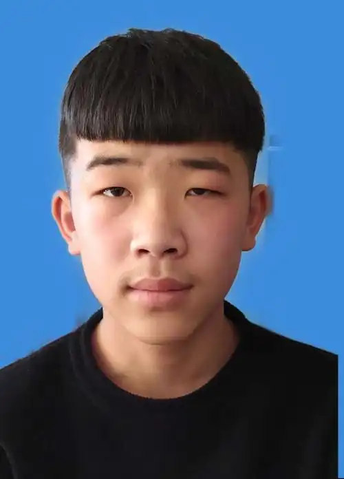 还有三个学生相片进不去美篇,估计是用其他软件照的相片,我试了很多次