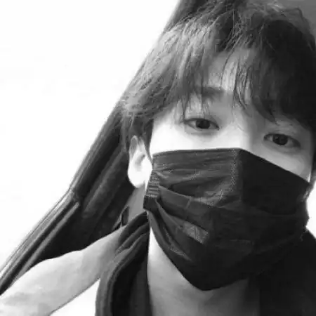 我怕回忆太过拥挤男生头像2020黑白