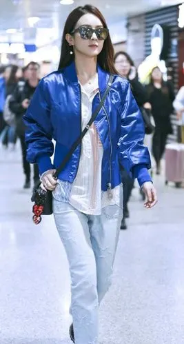 赵丽颖的衣品真是越来越好了,机场街拍越来越时髦