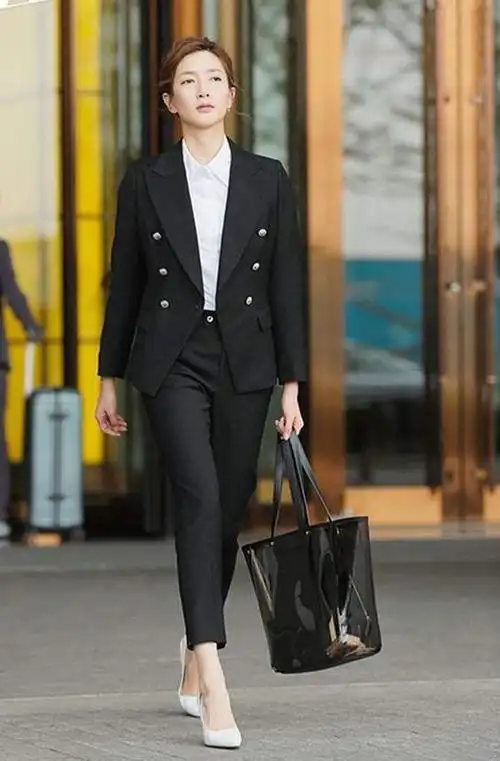 黑色小西装怎么搭学会这些搭配示范轻松演绎气质女人