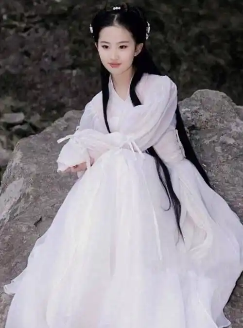 原创34岁刘亦菲时尚大片来了黑长直造型太飒了神仙姐姐化身酷女神