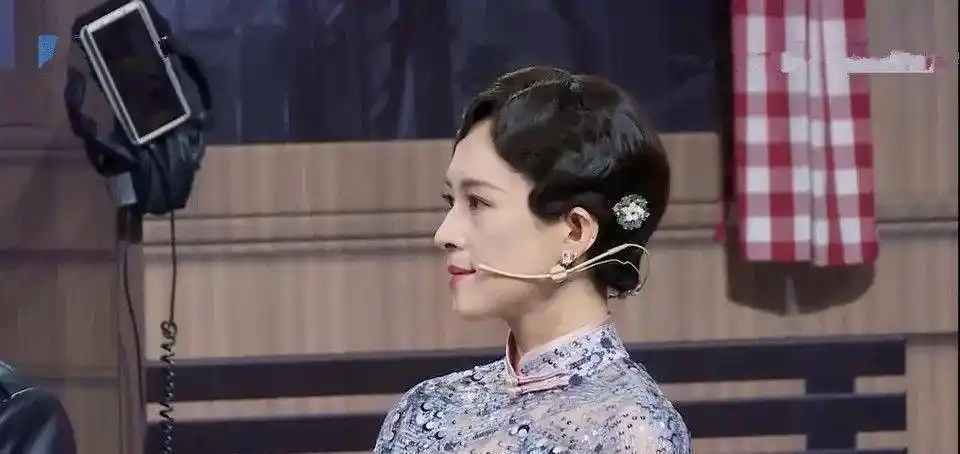 章子怡侧脸扁平,胶原蛋白都流失了老态真实,但脸型立体很自然!