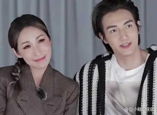 2001年,萧亚轩成为华语音乐界最受追捧的女歌手,但她并未完全意识到