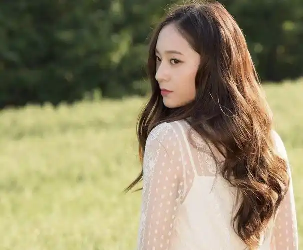 郑秀晶娱乐圈的隐藏富家女可以靠颜值吃饭却偏要靠实力