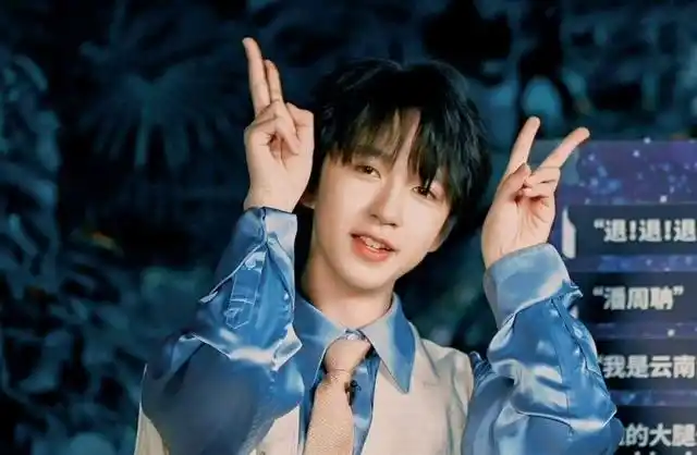 贺峻霖生日直播,兔牙还在!贯口顺口溜张口就来,播音腔太丝滑了