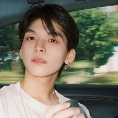 帅气男生自拍 暖男-男生头像 - 壁纸之家